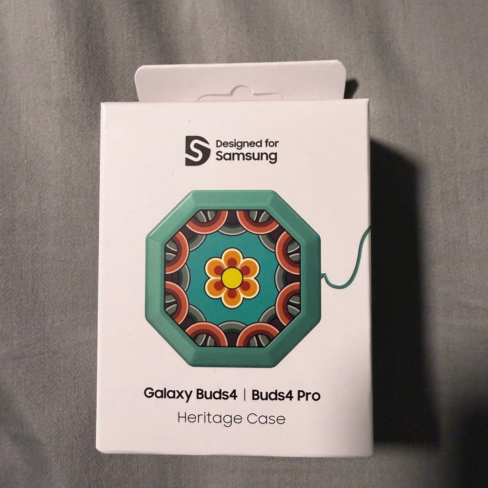 BTS Heritage Dancheong Case for Buds4 and Buds4 Pro, Green